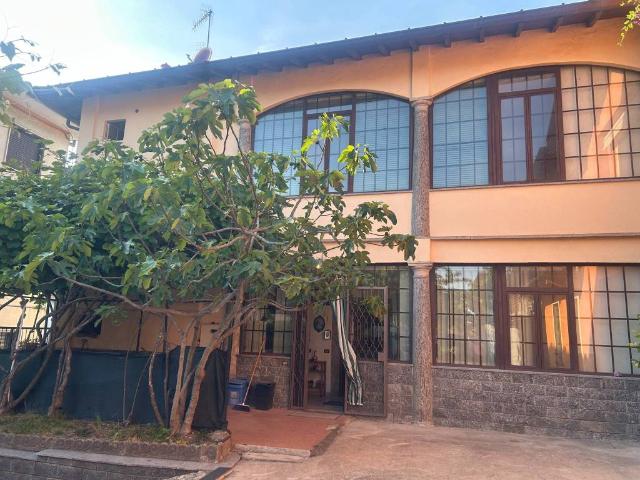 Villa in vendita a Gavirate VA