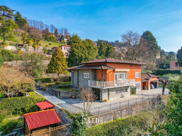 Villa in vendita a Gavirate VA