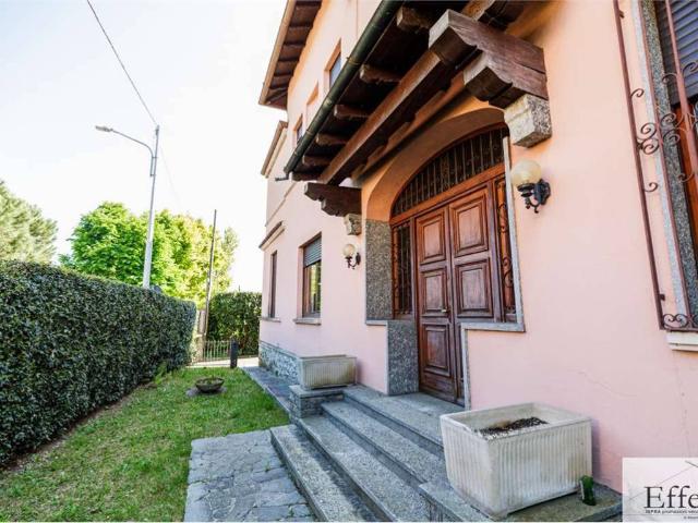 Villa in vendita a Gavirate VA
