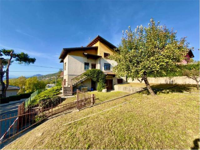 Villa in vendita a Gavirate VA