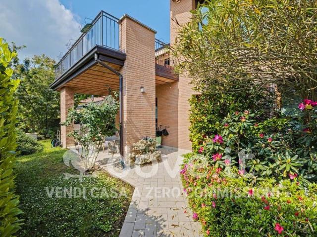 Villa in vendita a Gavirate VA