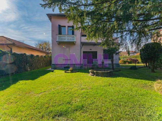 Villa in vendita a Gavirate VA