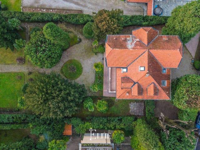 Villa in vendita a Gavirate VA