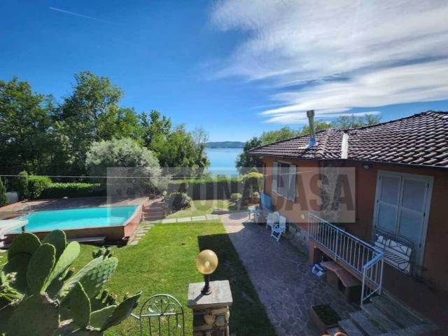 Villa in vendita a Gavirate VA
