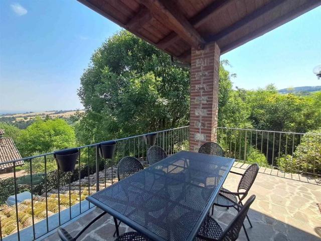 Villa in vendita a Gazzola PC