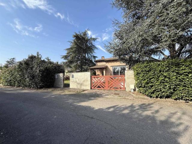 Villa in vendita a Gazzola PC