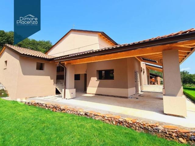 Villa in vendita a Gazzola PC