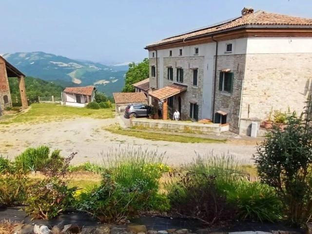 Villa in vendita a Gazzola PC