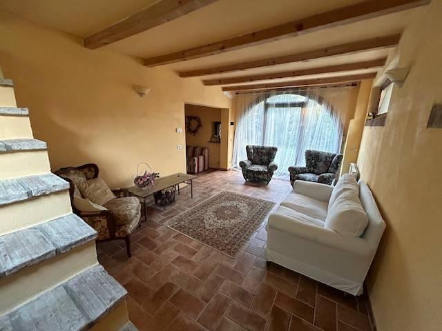 Villa in vendita a Gazzola PC