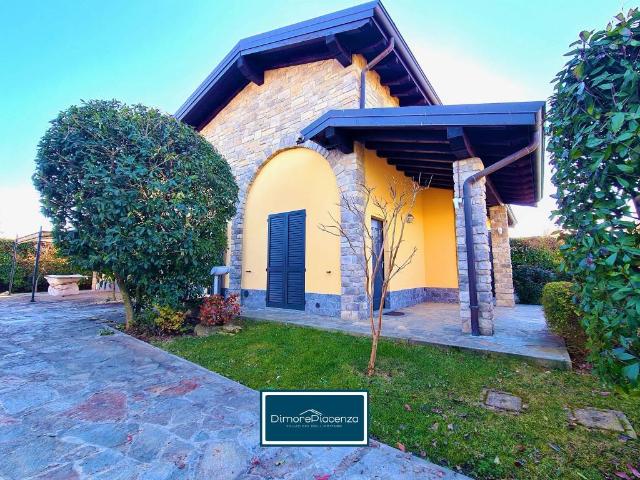 Villa in vendita a Gazzola PC