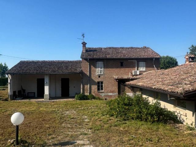 Villa in vendita a Gazzola PC