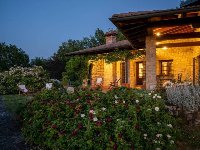 Villa in vendita a Gazzola PC