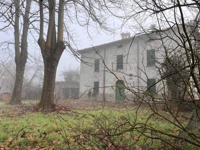 Villa in vendita a Gazzola PC