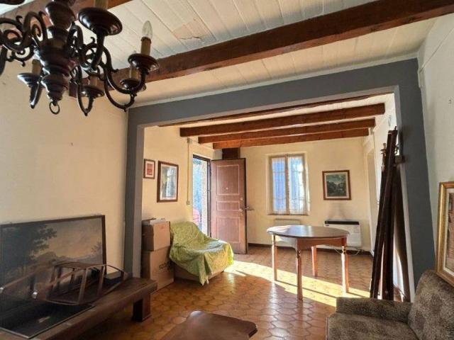 Villa in vendita a Gazzola PC