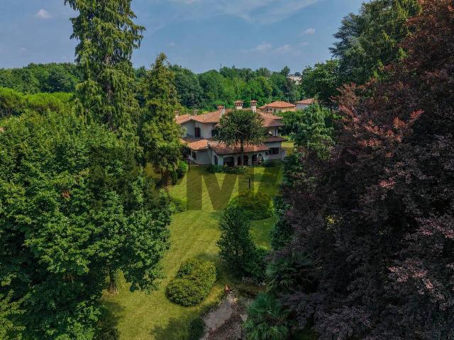 Villa in vendita a Gazzada Schianno
