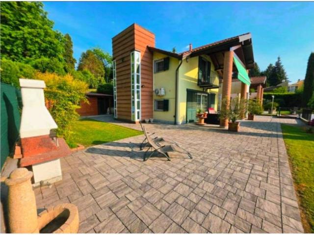 Villa in vendita a Gazzada Schianno VA
