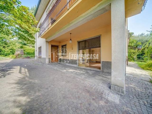 Villa in vendita a Gazzada Schianno VA