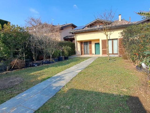 Villa in vendita a Gazzada Schianno VA
