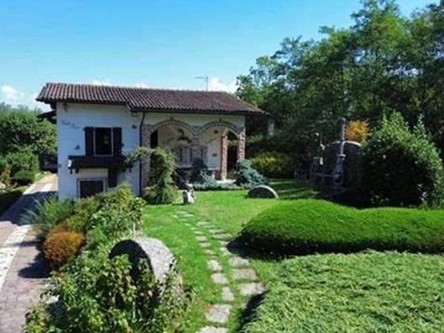 Villa in vendita a Gazzada Schianno VA