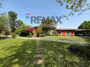 Villa in vendita a Gadesco Pieve Delmona CR