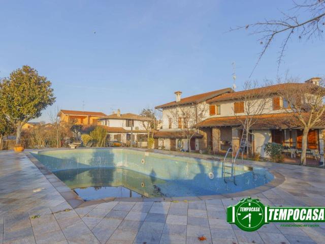 Villa in vendita a Gaggiano MI