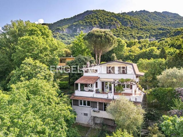 Villa in vendita a Galbiate LC