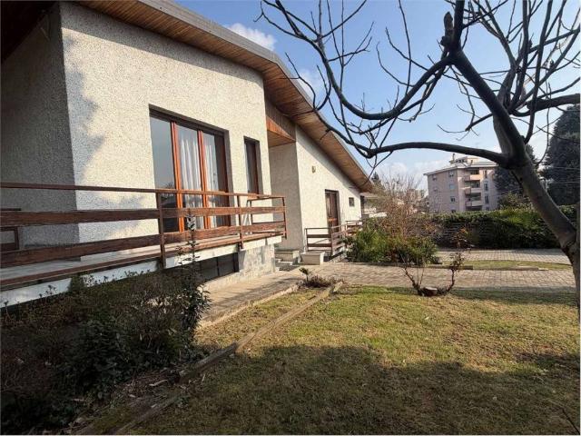 Villa in vendita a Gallarate VA