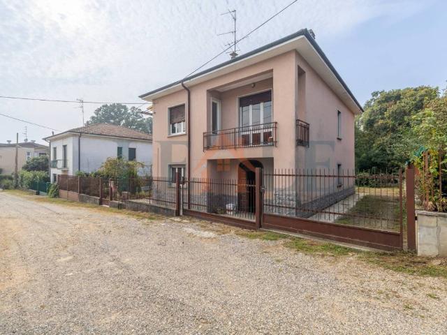 Villa in vendita a Gallarate VA