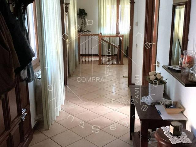Villa in vendita a Gallarate VA