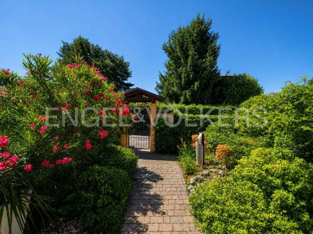 Villa in vendita a Galliate Lombardo VA