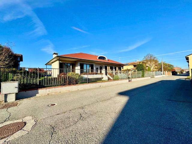 Villa in vendita a Galliate NO