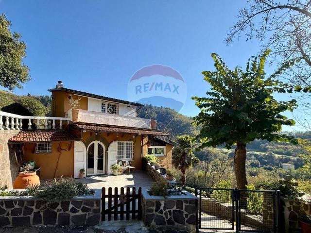 Villa in vendita a Gallicano LU