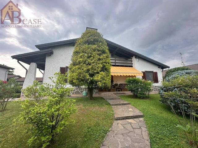 Villa in vendita a Gambolò PV