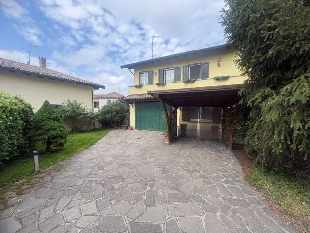 Villa in vendita a Gambolò PV