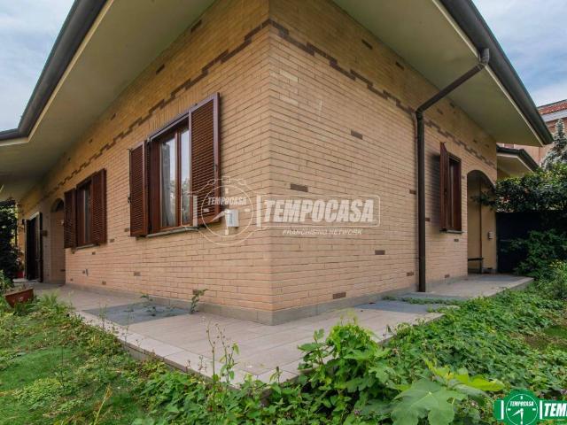 Villa in vendita a Garbagnate Milanese MI