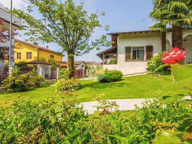 Villa in vendita a Garbagnate Milanese MI