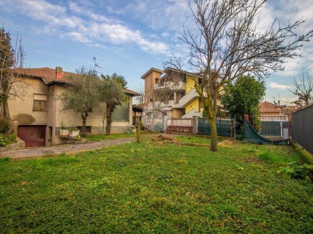 Villa in vendita a Garbagnate Milanese MI
