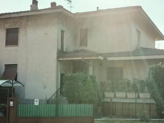 Villa in vendita a Garbagnate Milanese MI
