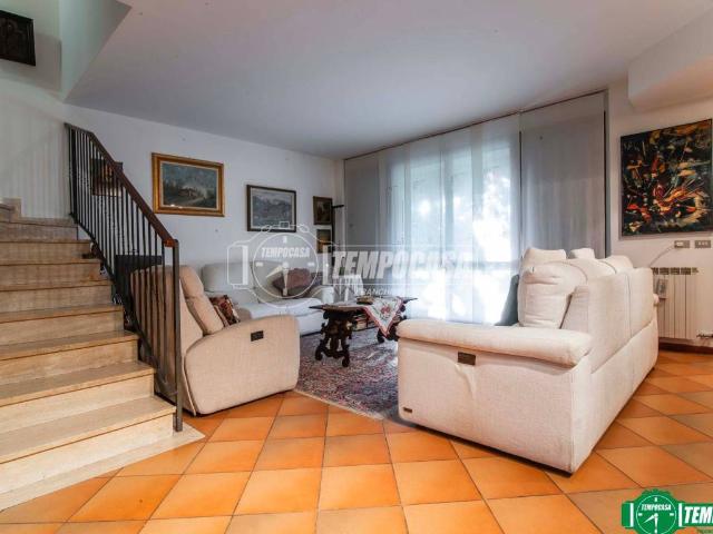 Villa in vendita a Garbagnate Milanese MI