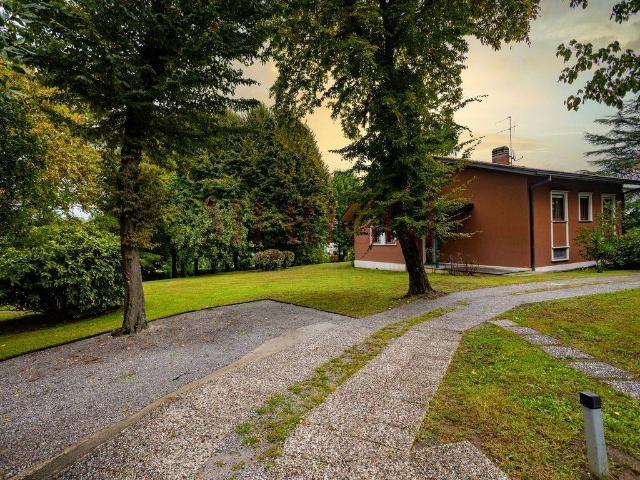 Villa in vendita a Garbagnate Monastero LC