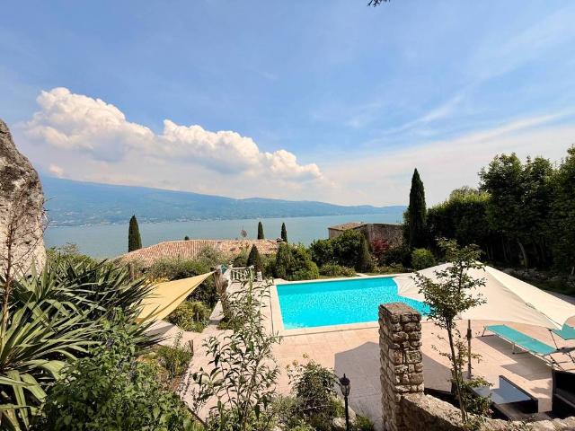 Villa in vendita a Gargnano BS