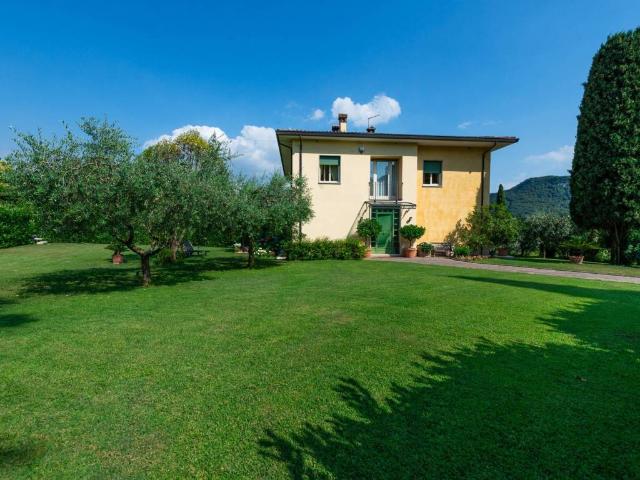 Villa in vendita a Garda VR