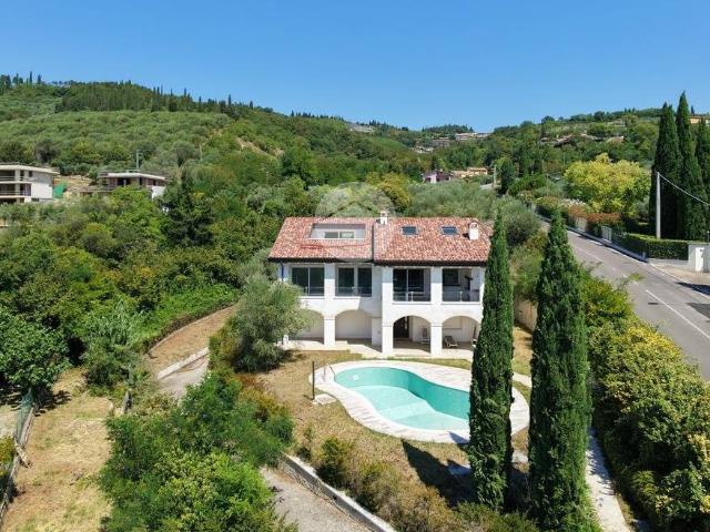 Villa in vendita a Garda VR