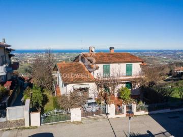 Villa in vendita a Gemmano RN