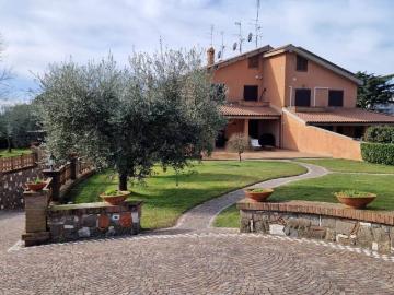 Villa in vendita a Genzano di Roma RM