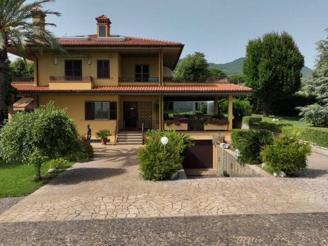 Villa in vendita a Genzano di Roma RM