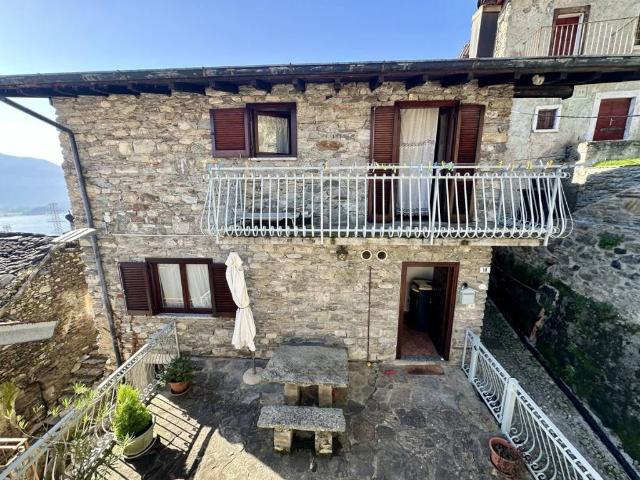 Villa in vendita a Gera Lario CO