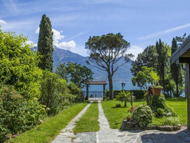 Villa in vendita a Gera Lario CO