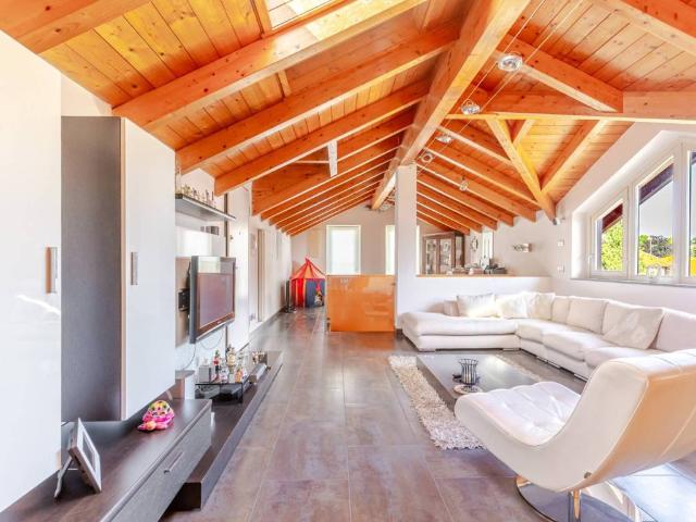 Villa in vendita a Gerenzano VA