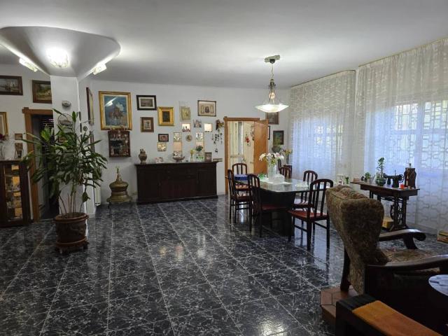 Villa in vendita a Giugliano in Campania NA